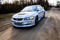 Jízda v závodním Mitsubishi Lancer EVO IX