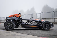 Jízda v Ariel Atom 4 na velkém závodním Masarykově okruhu v Brně