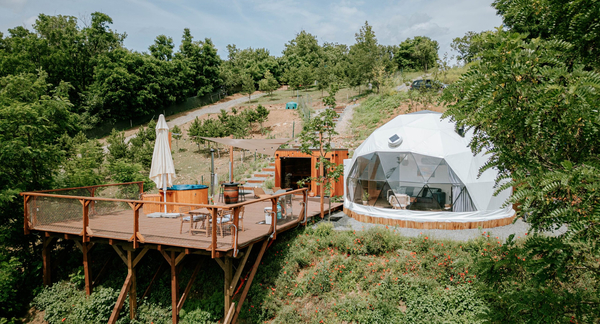 Úžasný Glamping u oveček na venkově jižní Moravy s moderním komfortem, vířivkou i saunou na 2 noci