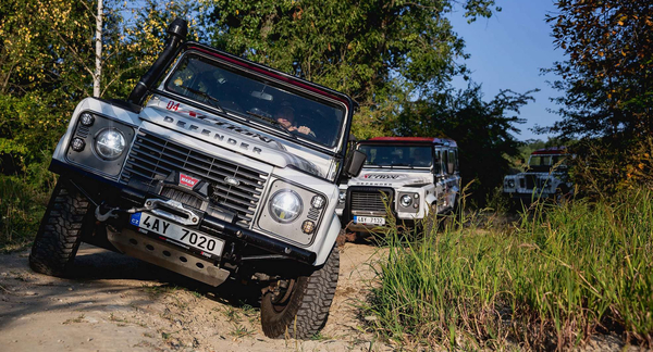 Čtyřhodinový kurz off-roadového řízení Land Roveru + video záznam ZDARMA