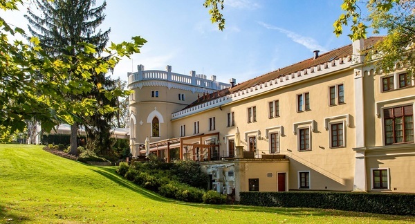 Wellness pobyt na krásném zámku Chateau St. Havel v Praze se snídaní a zámeckým vínem pro 2 osoby na 1 noc