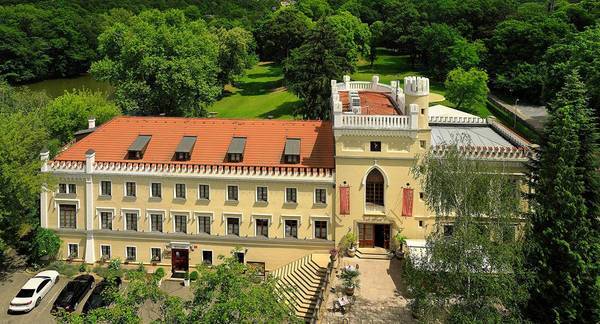 Pobyt na zámku Chateau St. Havel se snídaní, privátní vířivkou a degustačním 5chodovým menu pro 2 osoby na 1 noc